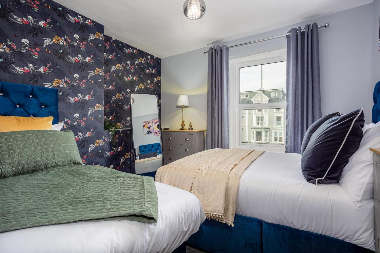 Comfy-Stays Deganwy Ландъндо Екстериор снимка
