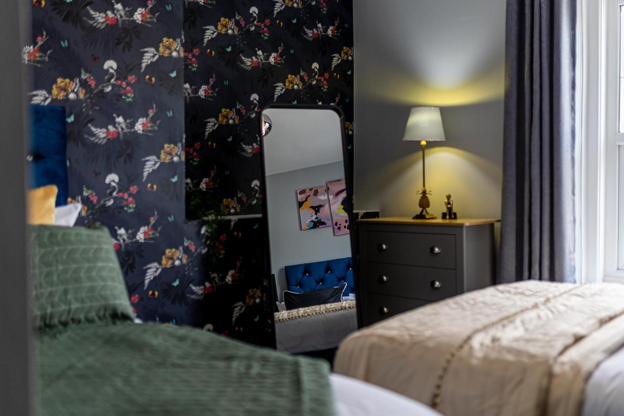 Comfy-Stays Deganwy Ландъндо Екстериор снимка