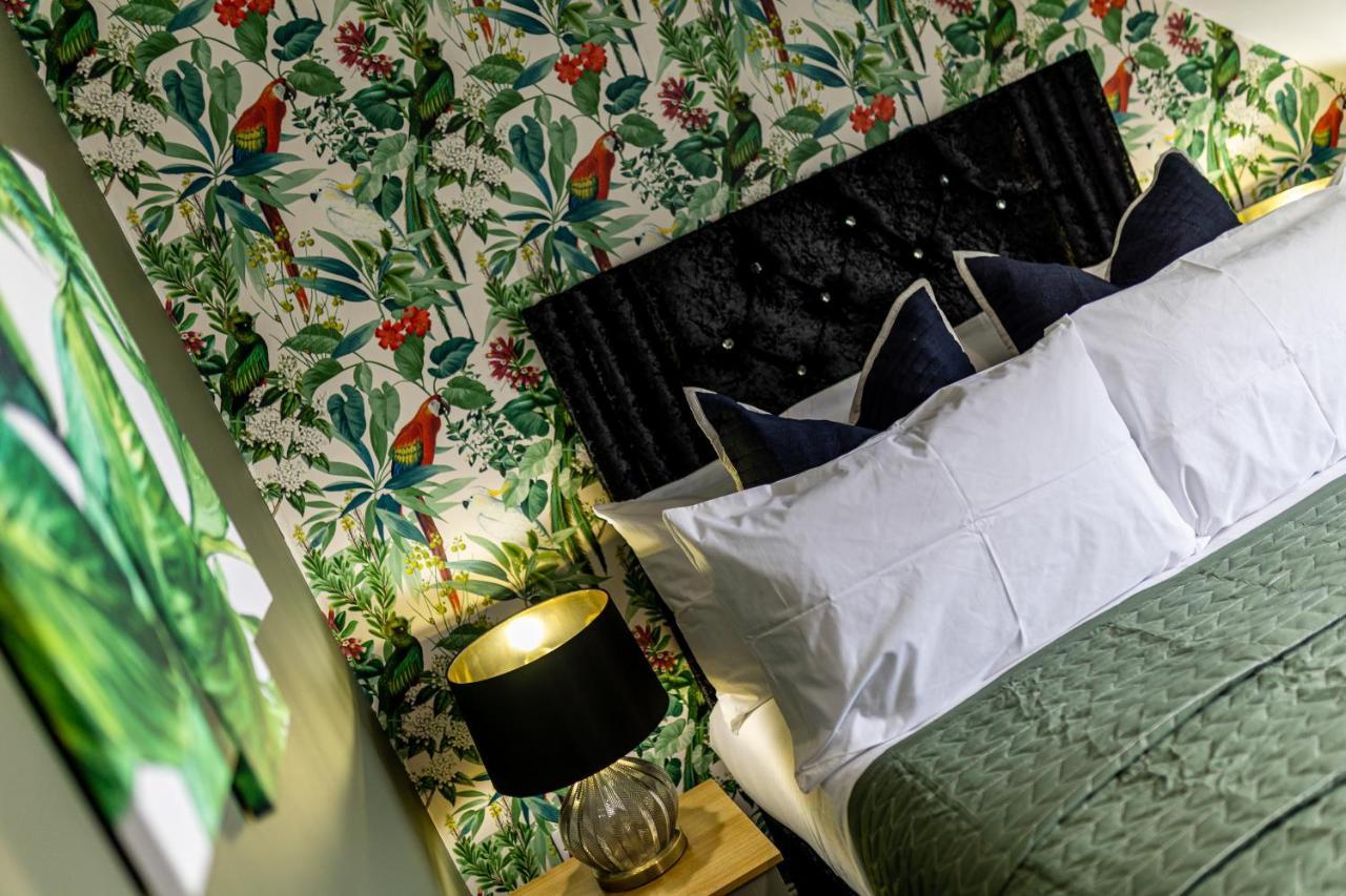 Comfy-Stays Deganwy Ландъндо Екстериор снимка
